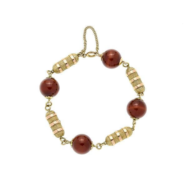 Bracelet in yellow gold and carnelian spheres  (Seventies)  - Auction Antique, Modern, Design Jewelery and Bijoux Auction - Curio - Casa d'aste in Firenze