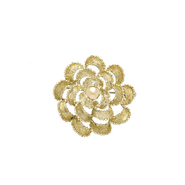 Large camellia brooch in yellow gold