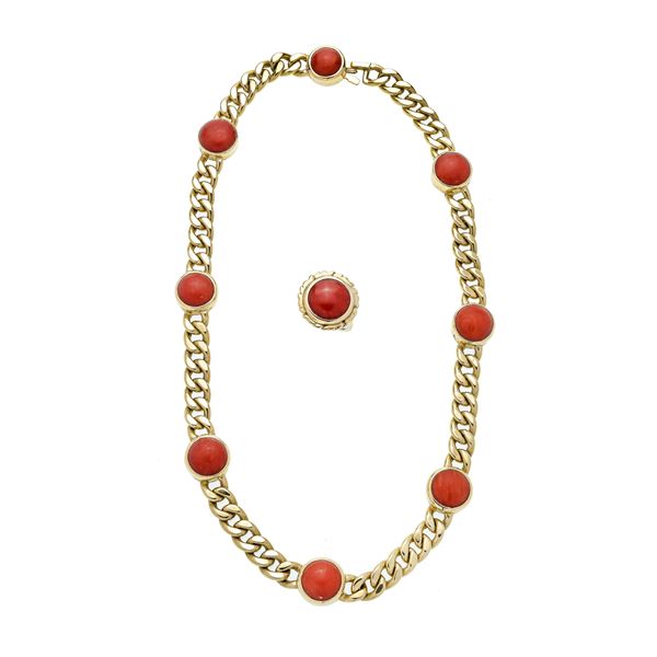 Necklace and ring in yellow gold and red coral
