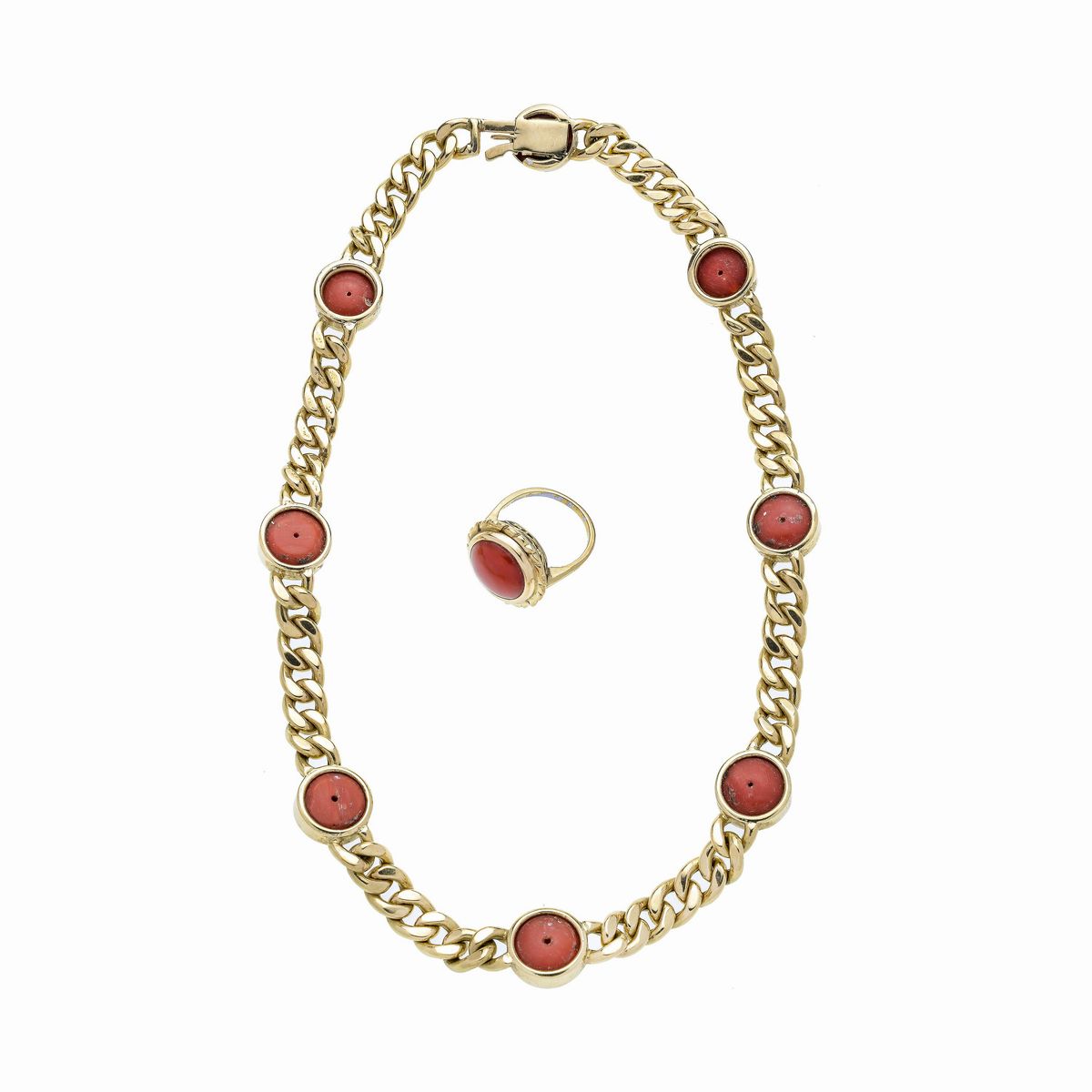 Girocollo ed anello in oro giallo e corallo rosso