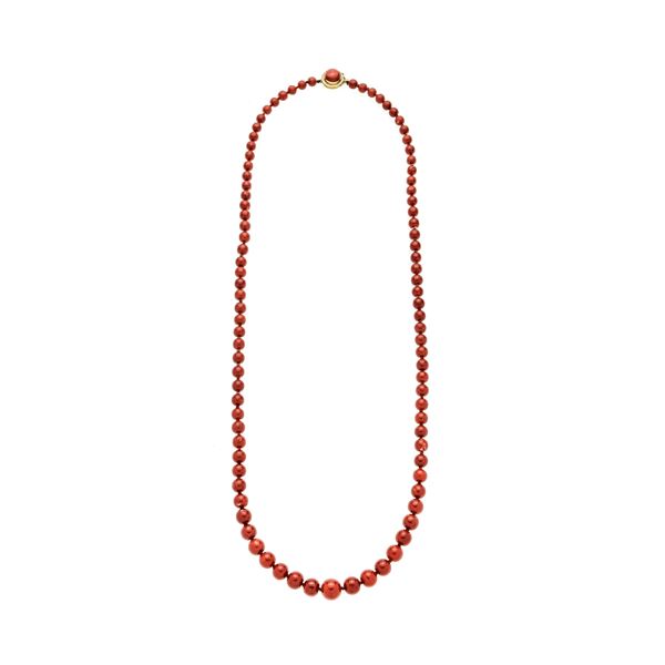 Necklace in red coral and yellow gold  (Sixties)  - Auction Antique, Modern, Design Jewelery and Bijoux Auction - Curio - Casa d'aste in Firenze