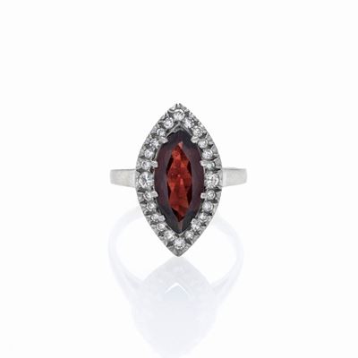 Anello in Oro Bianco, Diamanti e Granato
