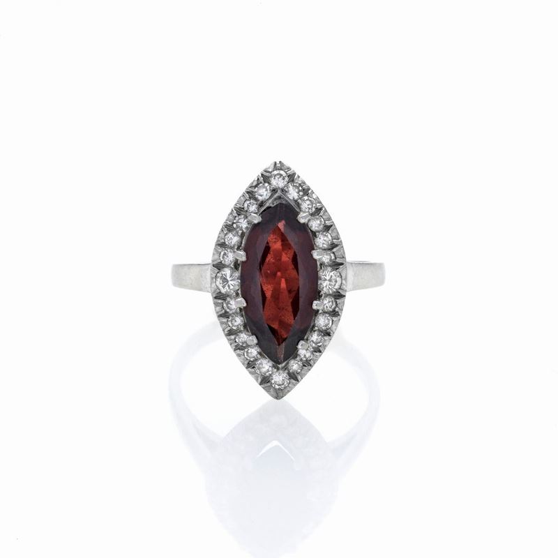 Anello in Oro Bianco, Diamanti e Granato