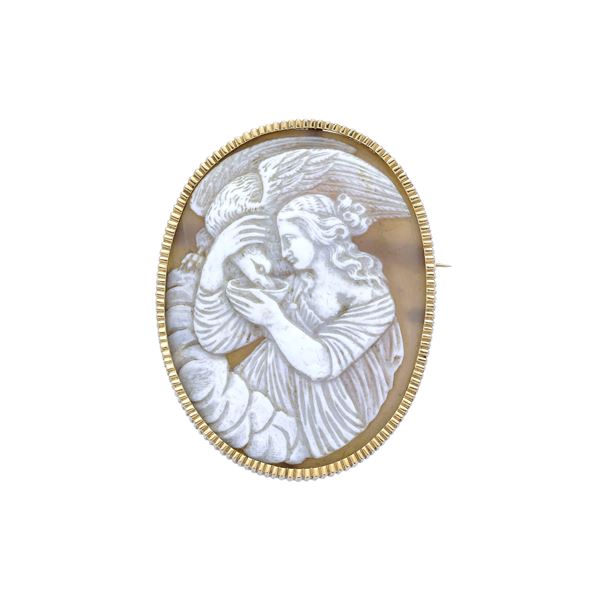 Shell and yellow gold cameo Leda and the swan