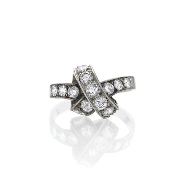 "Nodo d'Amore" ring in white gold and diamonds