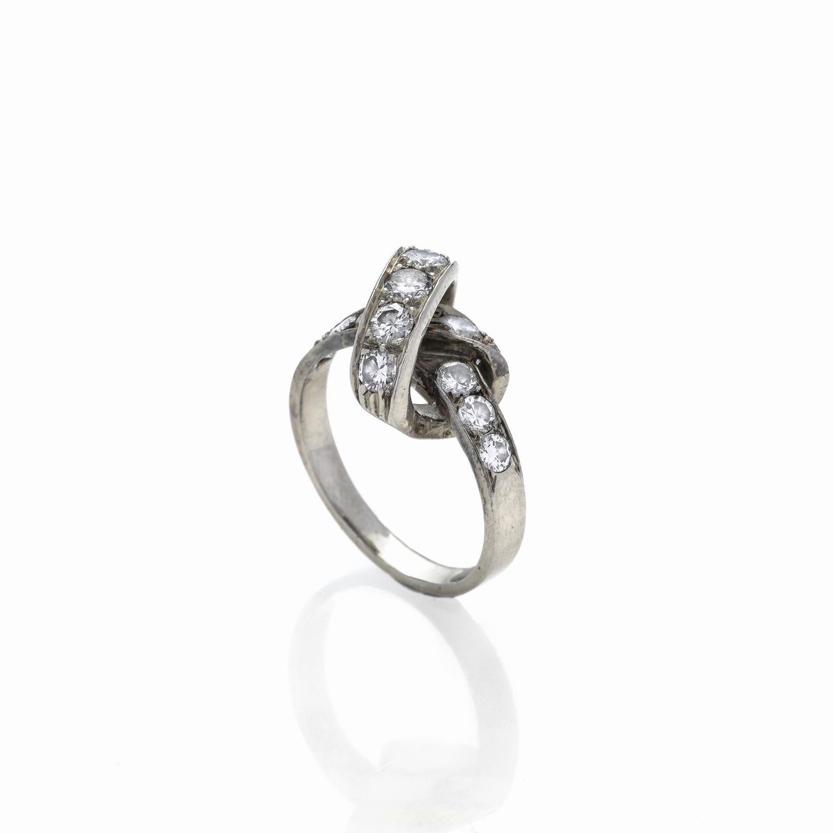 Anello "Nodo d'Amore" in oro bianco e diamanti