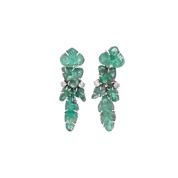 Pair of "Tutti frutti" earrings in platinum, diamonds and emeralds