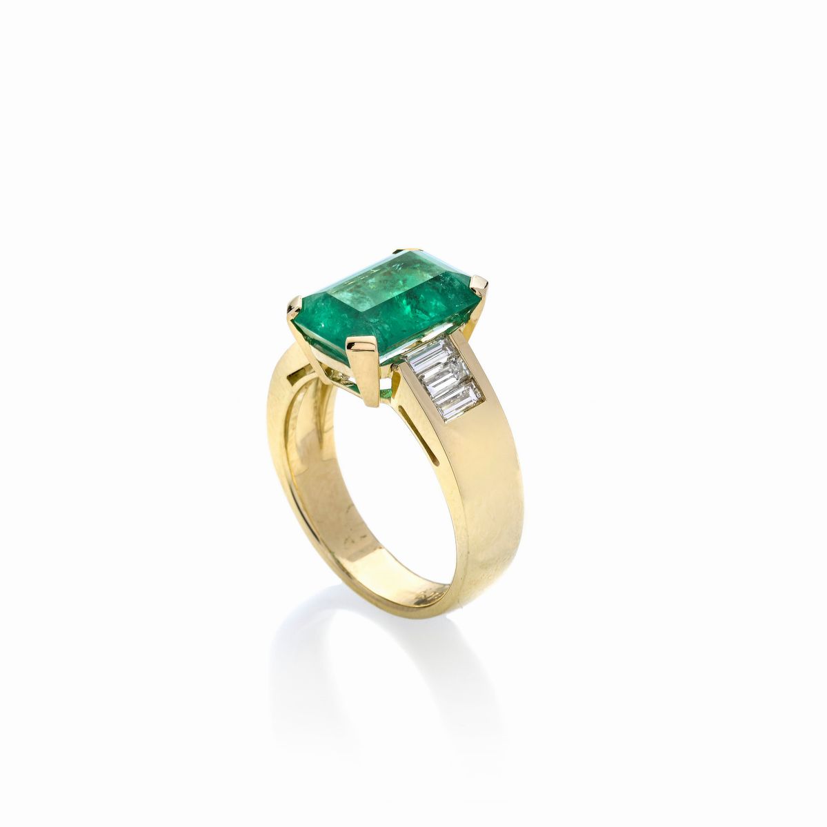 Anello in Oro Giallo, Diamanti e Smeraldo