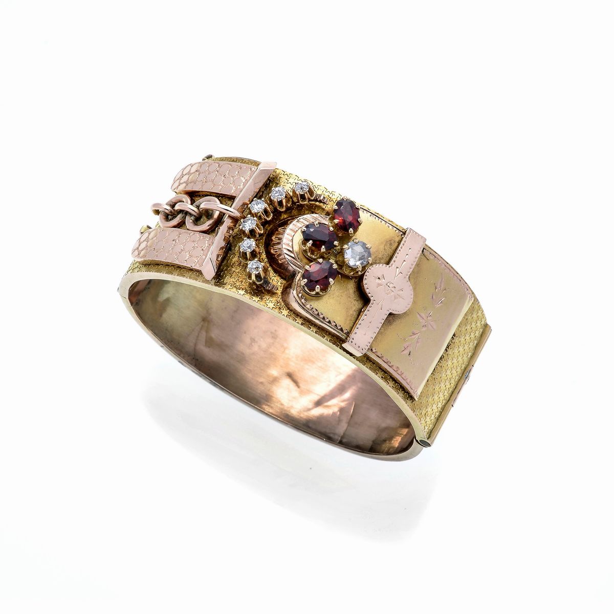 Bracciale rigido in oro a basso titolo, granati e diamanti