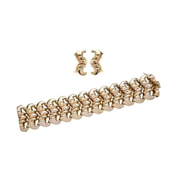 Parure composed of a pair of earrings and a yellow gold bracelet with rounded and shaped links