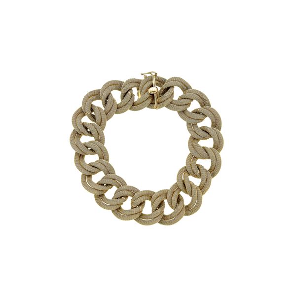Satin gold bracelet with intertwined links