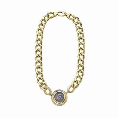 Girocollo in Oro Giallo con Moneta in Argento e Diamanti
