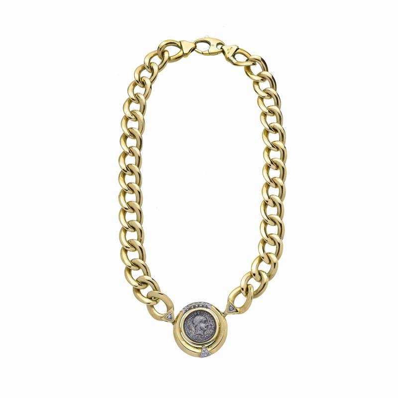 Girocollo in Oro Giallo con Moneta in Argento e Diamanti