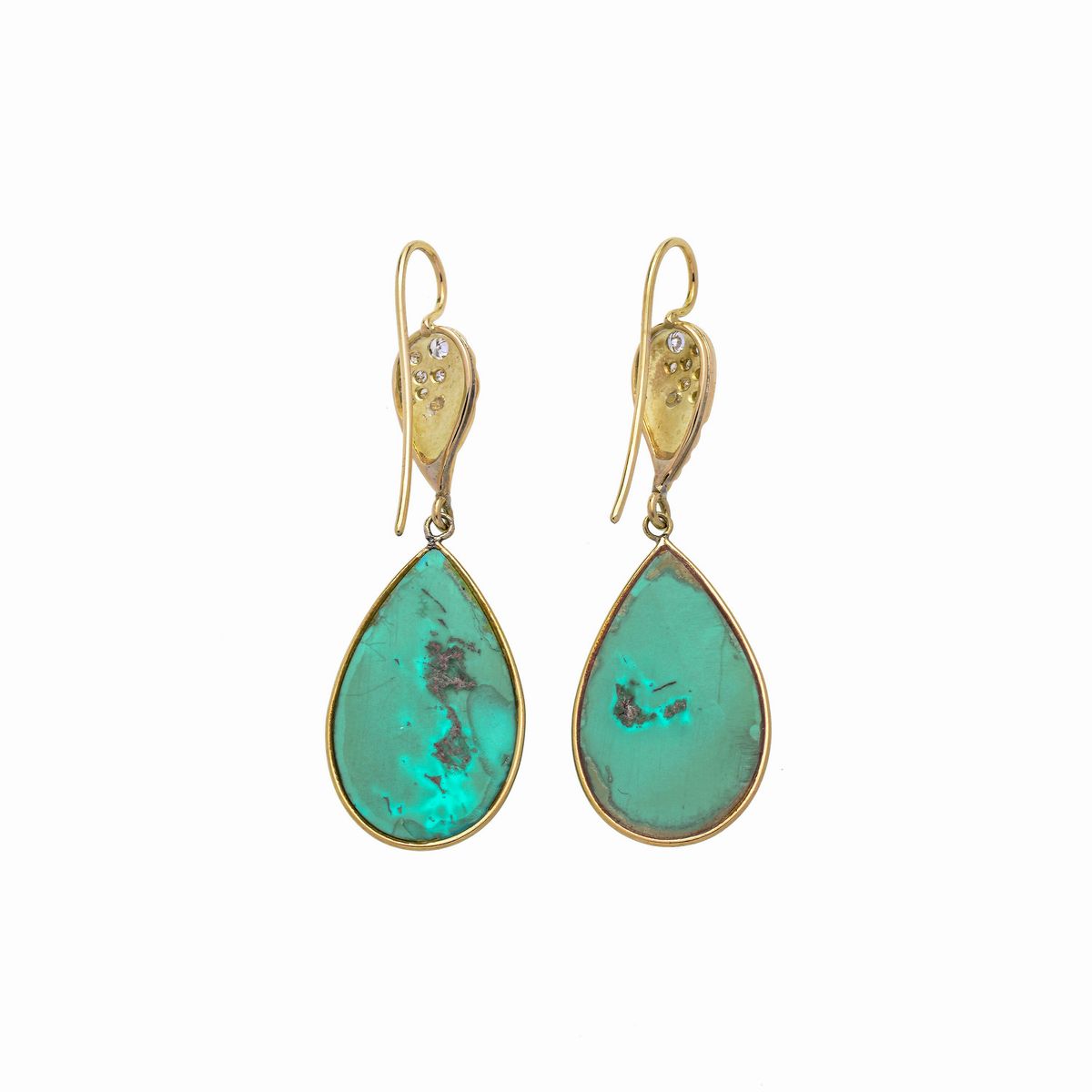 Paio di orecchini pendenti in oro giallo, diamanti e gocce di turchese