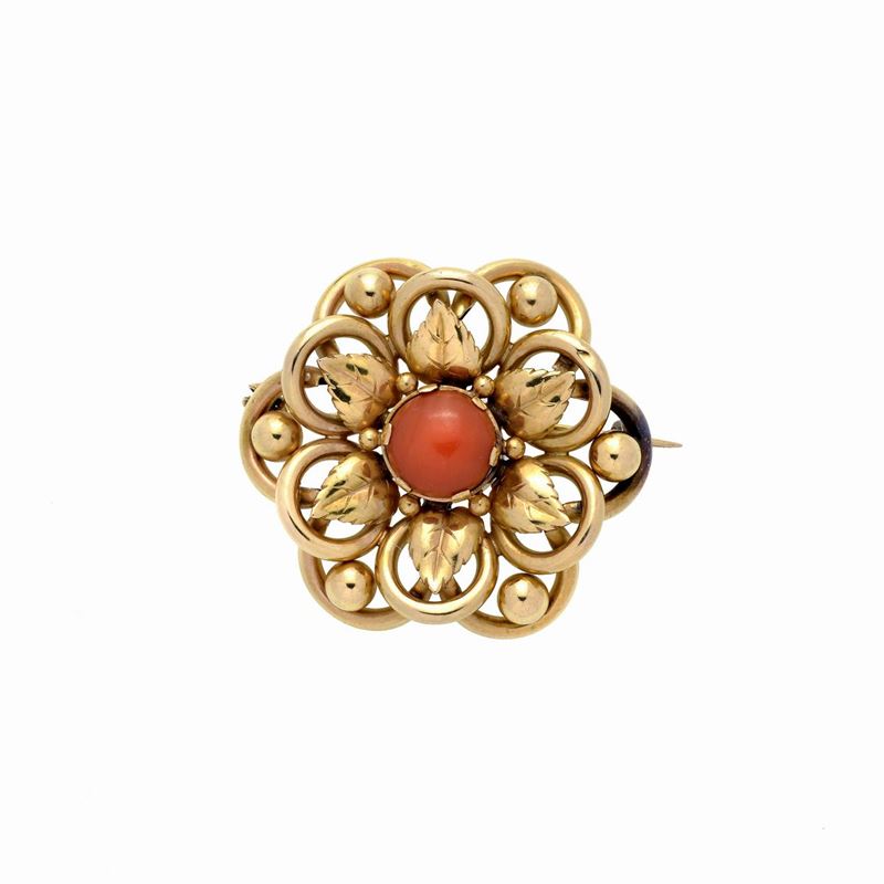 Spilla Fiore in oro giallo e corallo rosso