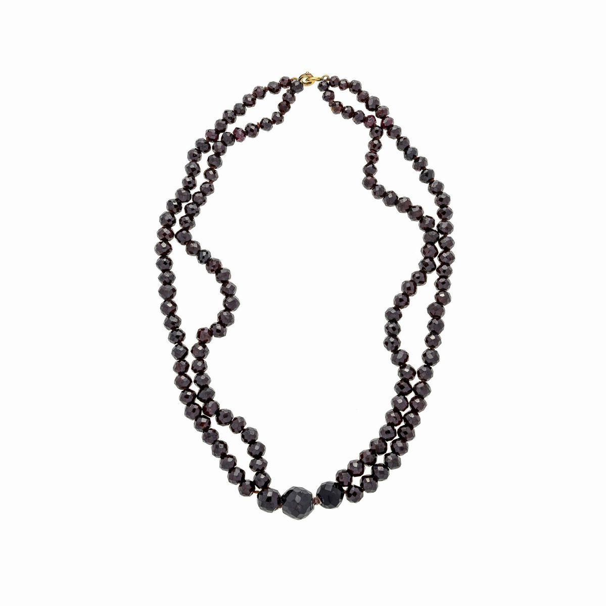 Una Lunga Collana in Granato e Oro Basso ed un'altra, a Due Fili, in Granato e Oro Giallo