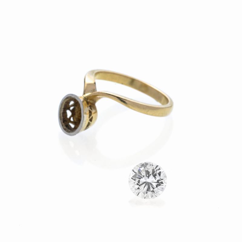 Anello solitario in oro giallo e diamante