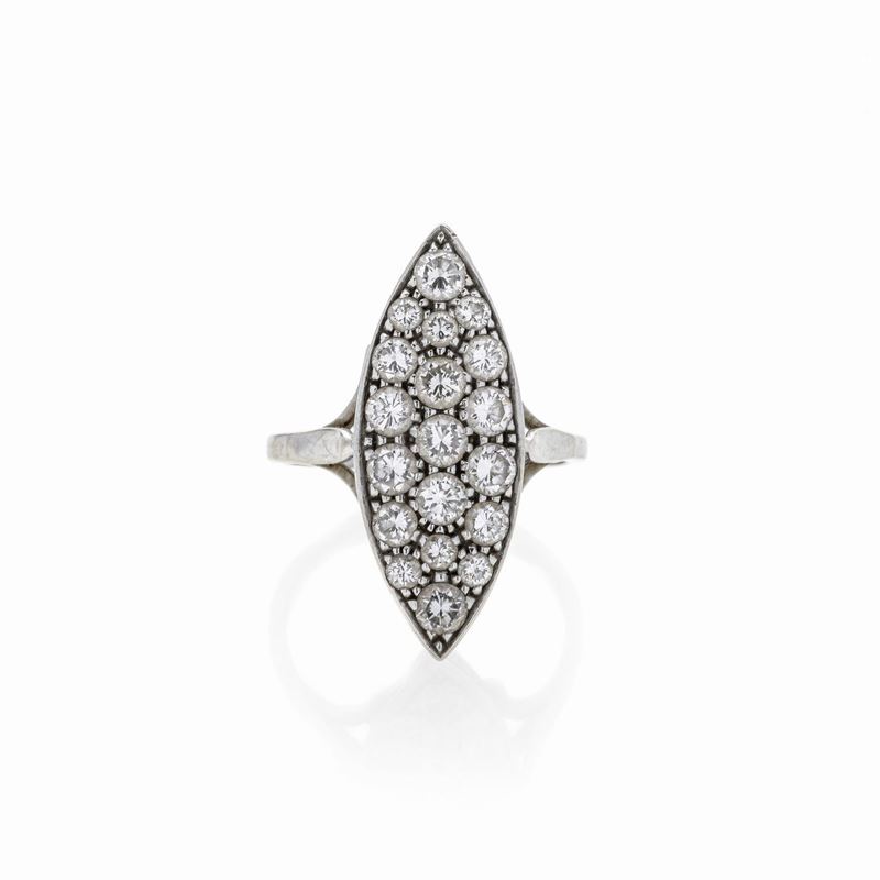 Anello a losanga in oro bianco e pavè di diamanti