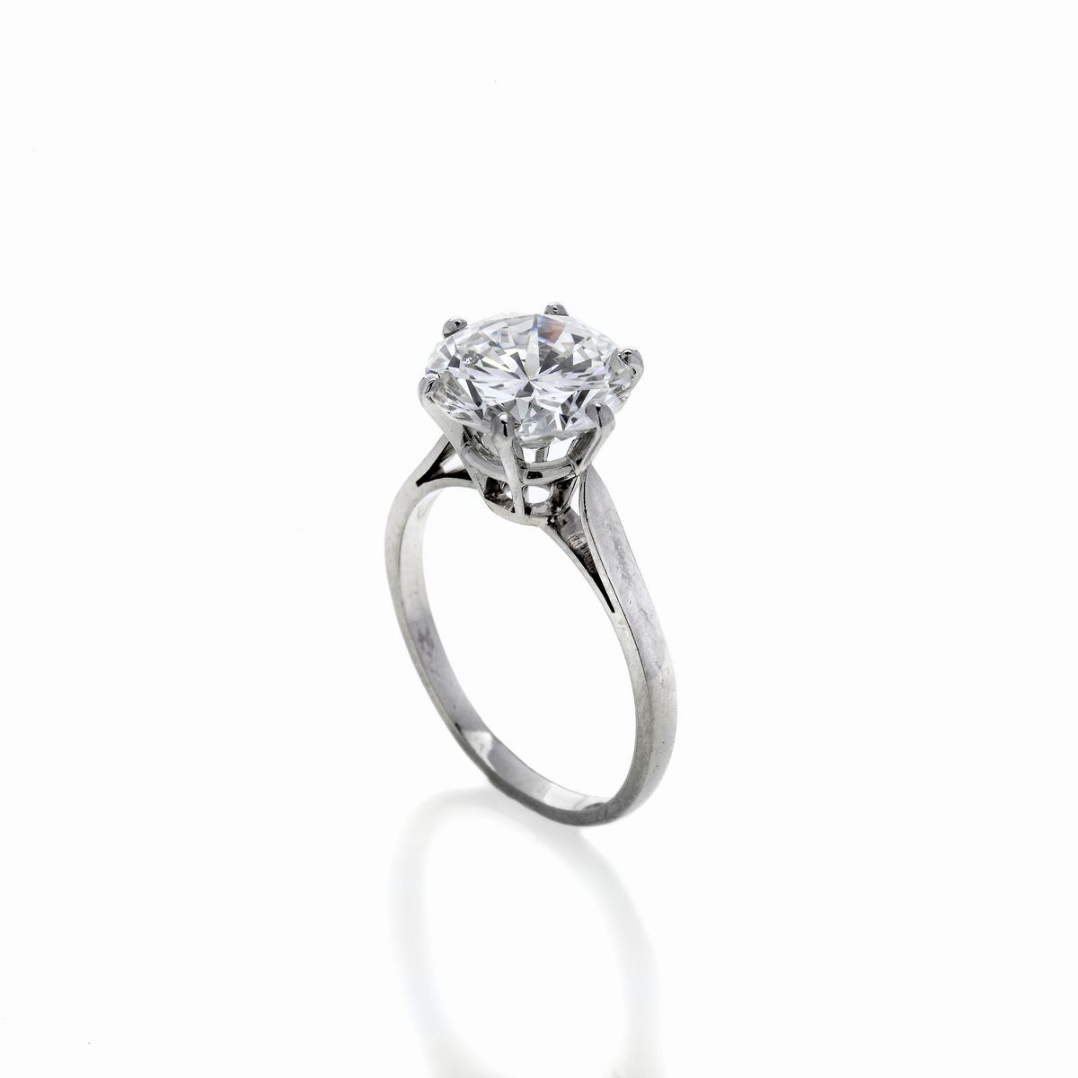 Anello solitario in oro bianco e diamante di ct 3.74