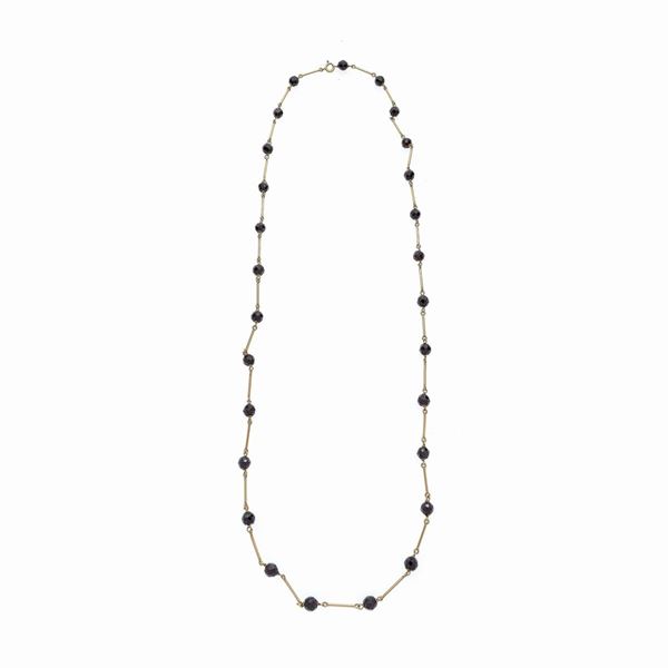Lunga collana in oro giallo e granato