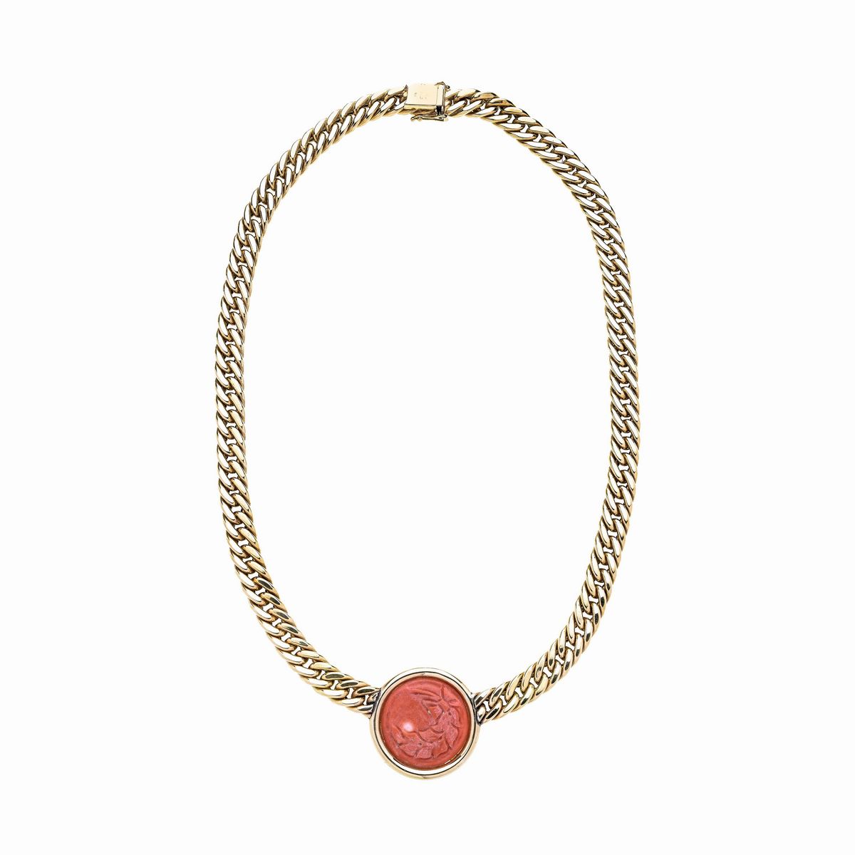 Girocollo in oro giallo e cammeo inciso in corallo rosa