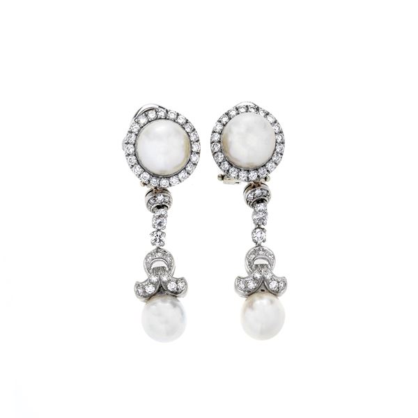 Pair of day and evening pendant earrings in 18 kt white gold, diamonds and cultured pearls