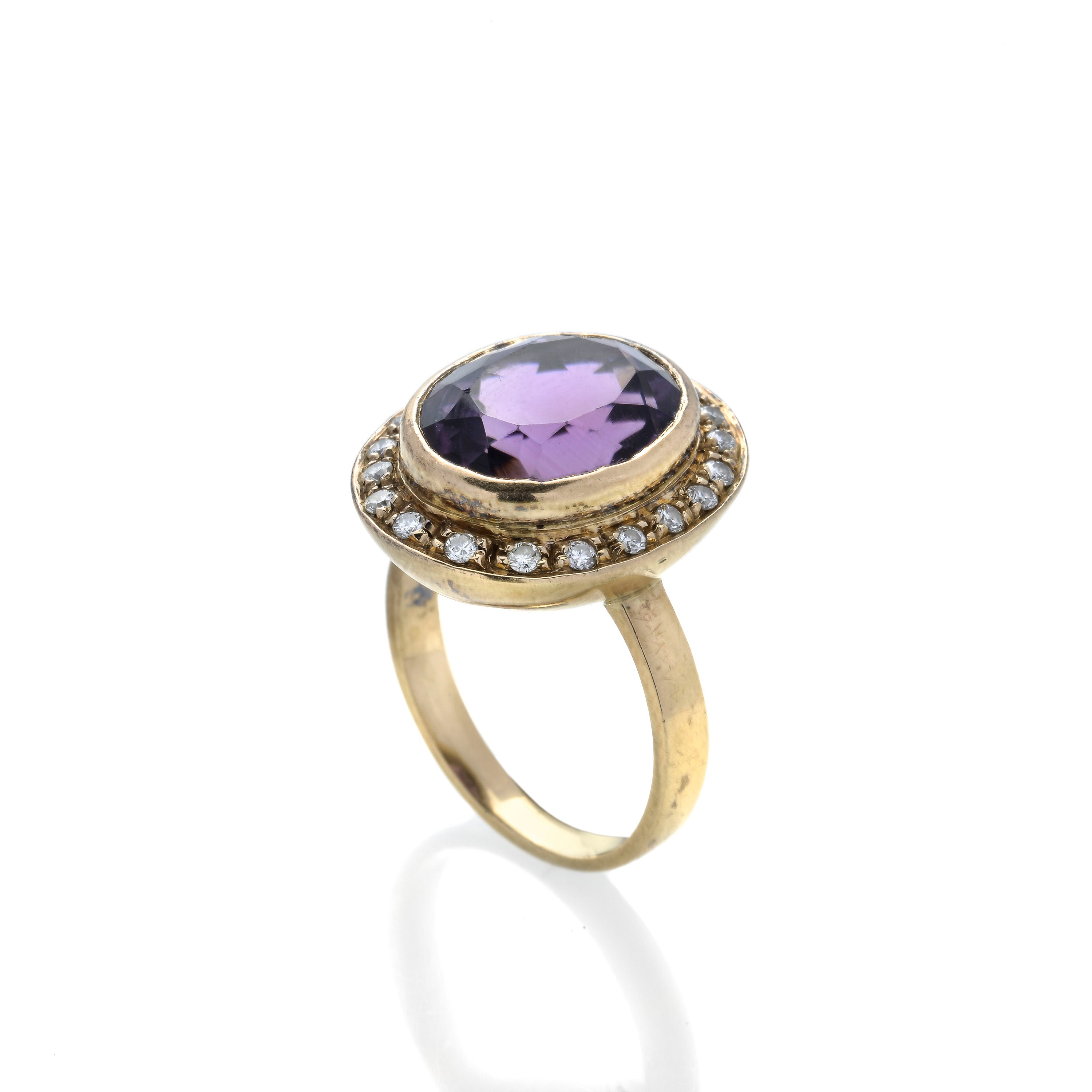 Anello Ovale in Oro Giallo 18 Kt, Diamanti e Ametista