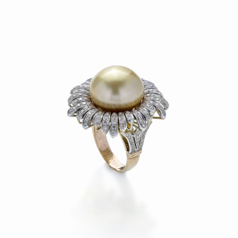 Grande Anello in Oro Giallo, Diamanti e Perla Mabè Gold