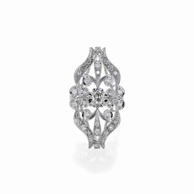 Grande Anello di Ispirazione Floreale in Oro Bianco e Diamanti