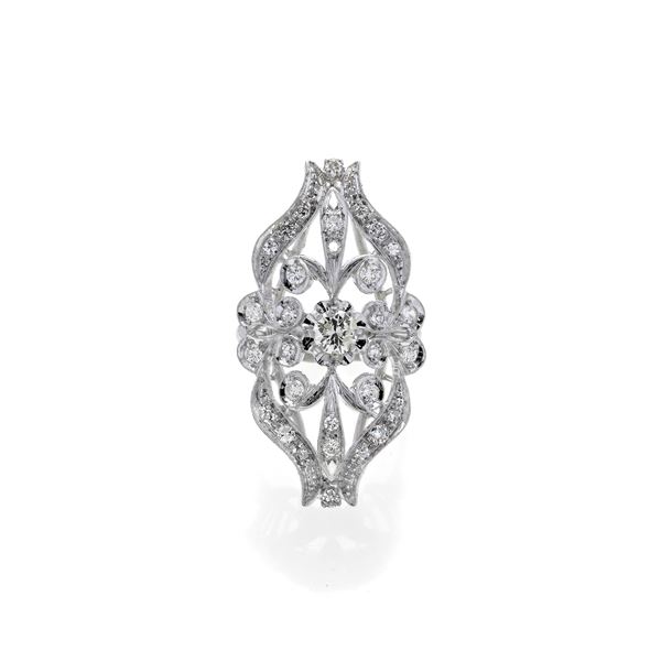 Large floral-inspired ring in white gold and diamonds