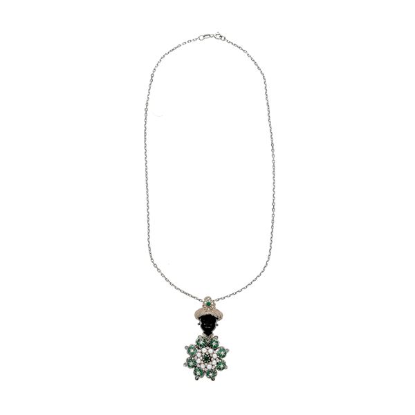 Pendete con catena Moretto in ebano, oro bianco, diamanti, smeraldi e perle coltivate