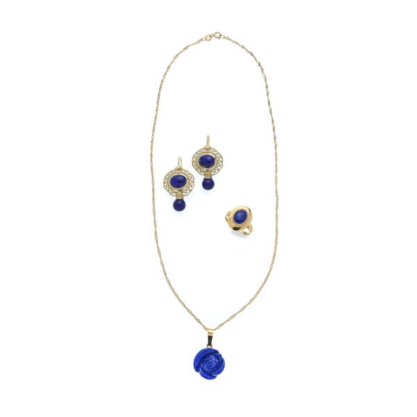 Set in yellow gold and lapis lazuli