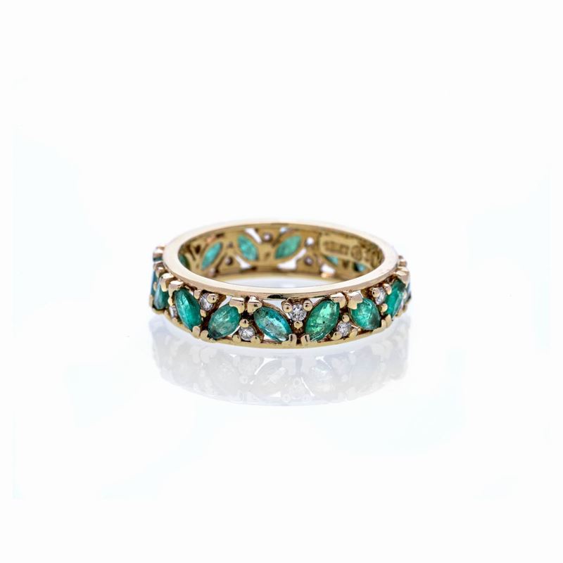 Anello Eternity in Oro Giallo 18 Kt, Diamanti e Smeraldi
