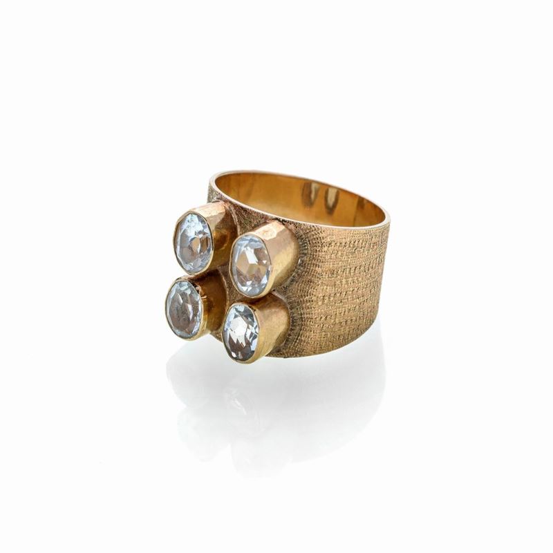 Anello in oro rosa e quattro acquamarine firmato Osvaldo Guayasamin