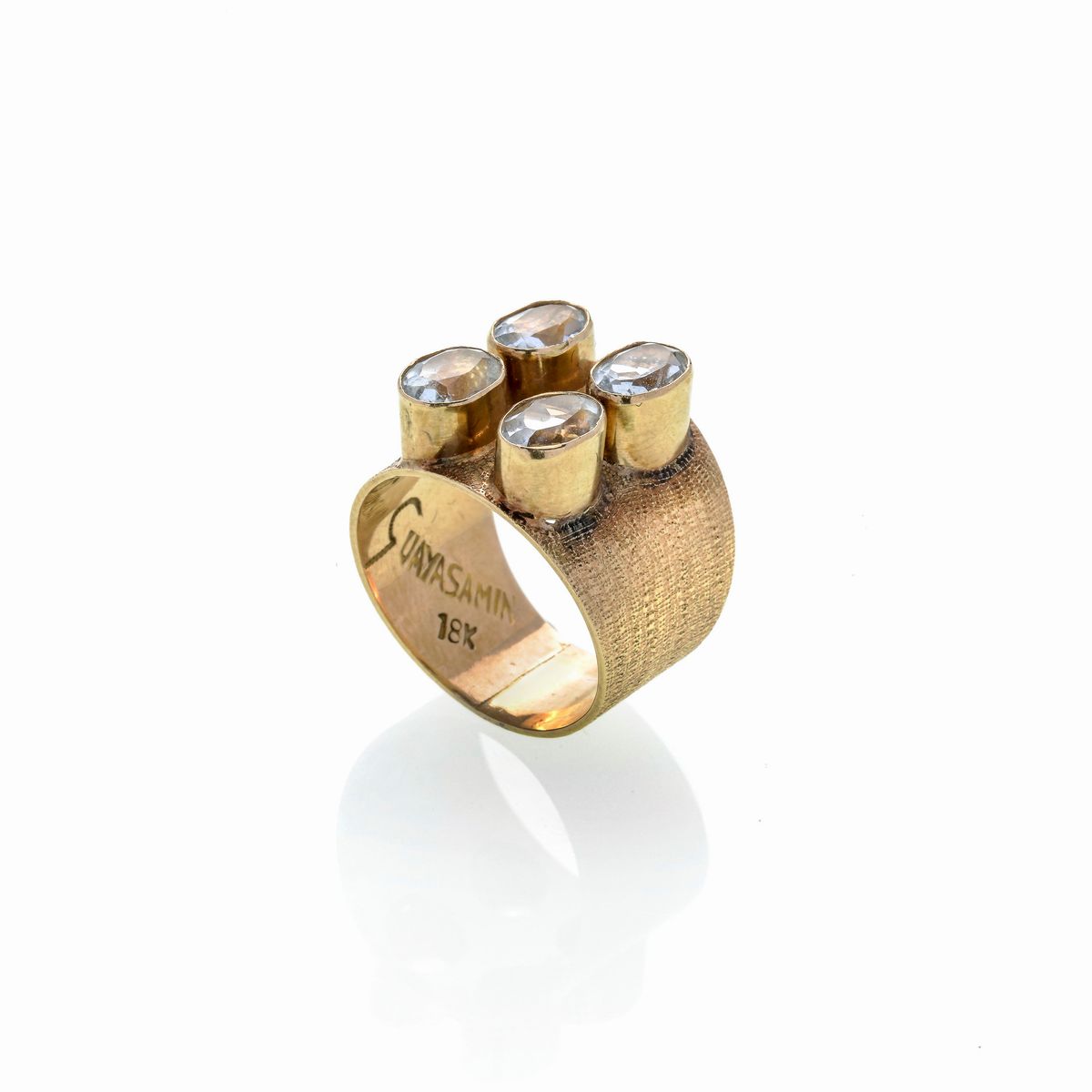 Anello in oro rosa e quattro acquamarine firmato Osvaldo Guayasamin