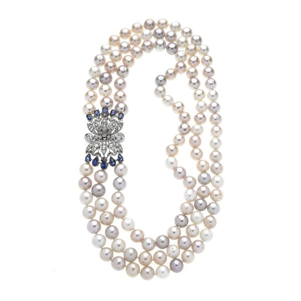 Collana a tre fili di perle australiane coltivate, oro bianco, diamanti e zaffiri