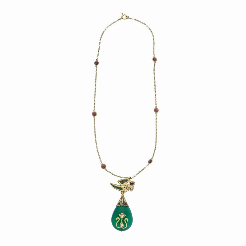 Catena con pendente Pappagallo in oro giallo18 kt, agata, diamanti, rubini e smalti