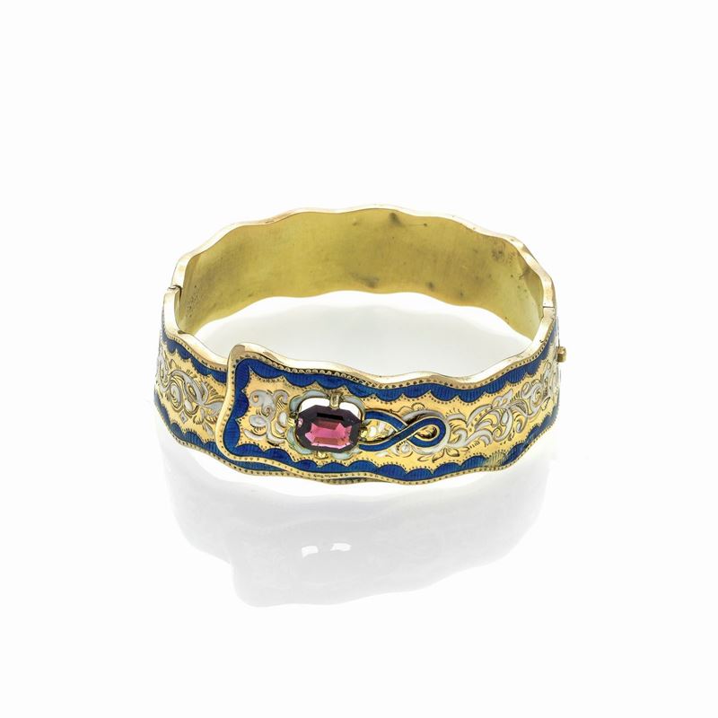 Bracciale rigido in oro giallo 18 kt, granato e smalti policromi