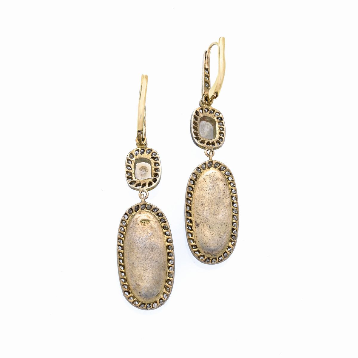 Paio di orecchini pendenti a monachella in oro giallo 18 kt, argento, tanzanite e diamanti
