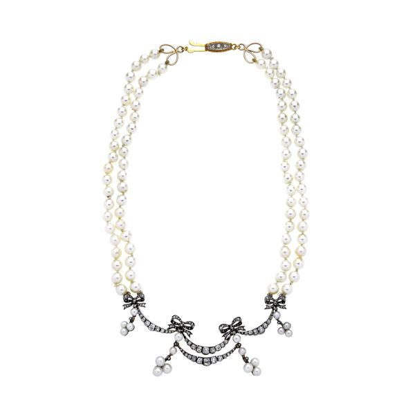 Collana a due fili di perle con festone centrale in oro a basso titolo, argento, diamanti e perle