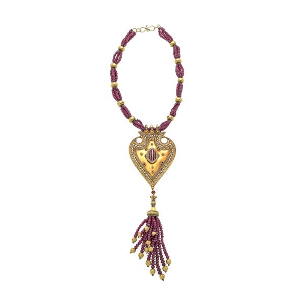 Scudo necklace with tassel pendant in 18 kt yellow gold, rubies and diamonds