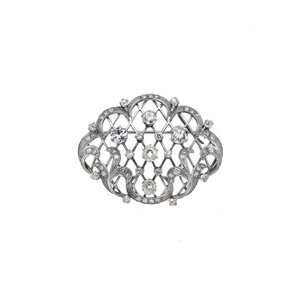 Fancy brooch in white gold and diamonds