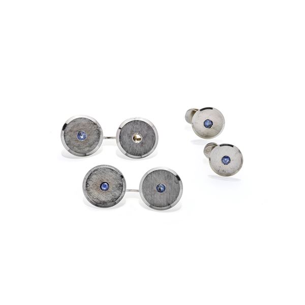 Pair of cufflinks and two buttons in white gold and sapphires  (Sixties)  - Auction Auction of Antique, Modern and Wrist Jewellery and a collection of Venetian Jewellery (Lots 37 - 72) - Curio - Casa d'aste in Firenze
