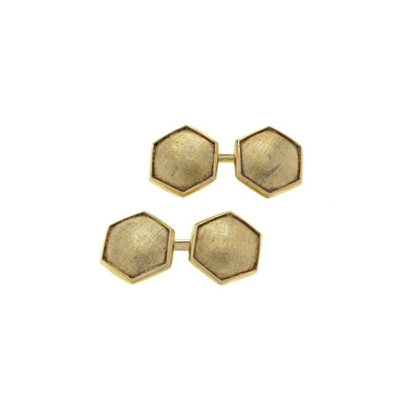 Pair of hexagonal cufflinks in yellow gold  - Auction Auction of Antique, Modern and Wrist Jewellery and a collection of Venetian Jewellery (Lots 37 - 72) - Curio - Casa d'aste in Firenze