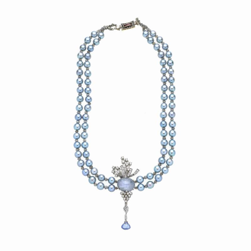 Collana a due fili in perle grigie, oro bianco, labradorite, diamanti e zaffiro stellata