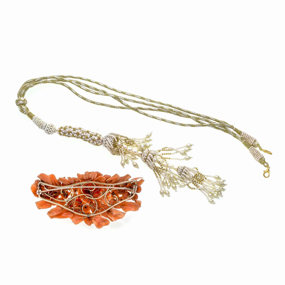 Grande spilla in oro 9 kt e corallo rosa salmone