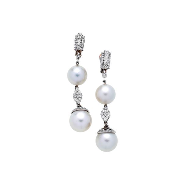 Pair of long earrings in white gold, diamonds and pearls