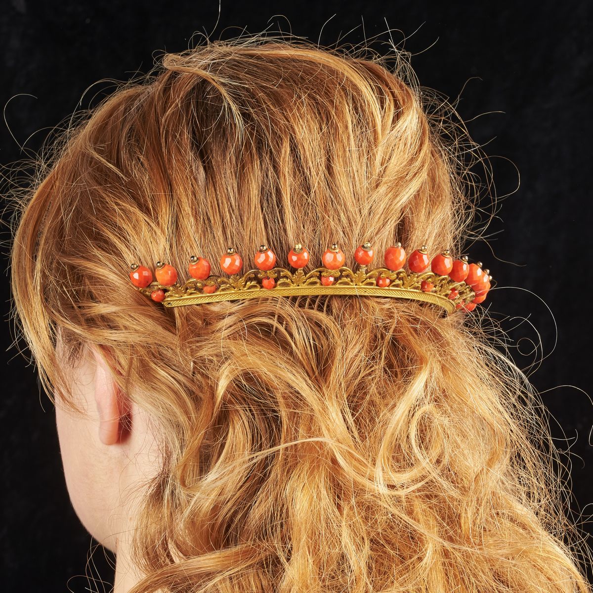 Importante parure in oro giallo 18, 14 e 9 kt e corallo di Sciacca entro custodia originale