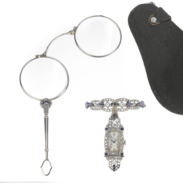 UNIVERSAL WATCH : Watch brooch in 18 kt white gold, diamonds and sapphires and an en suite platinum lorgnette  (Thirties)  - Auction Auction of Antique, Modern, Wristwatches and Jewellery from a Roman Collection - Curio - Casa d'aste in Firenze