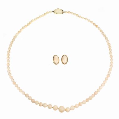 Paio di Orecchini e Collana in Oro Giallo 18 Kt e Corallo Peau D'ange